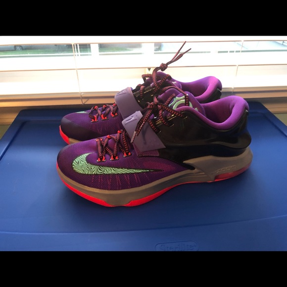 kd lightning shoes